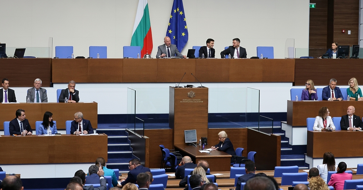 Народното събрание поднови работата си в нова сграда - бившият