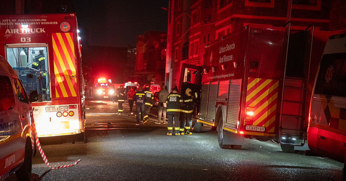 Най-малко 52 души загинаха днес в пожар, избухнал в многоетажна