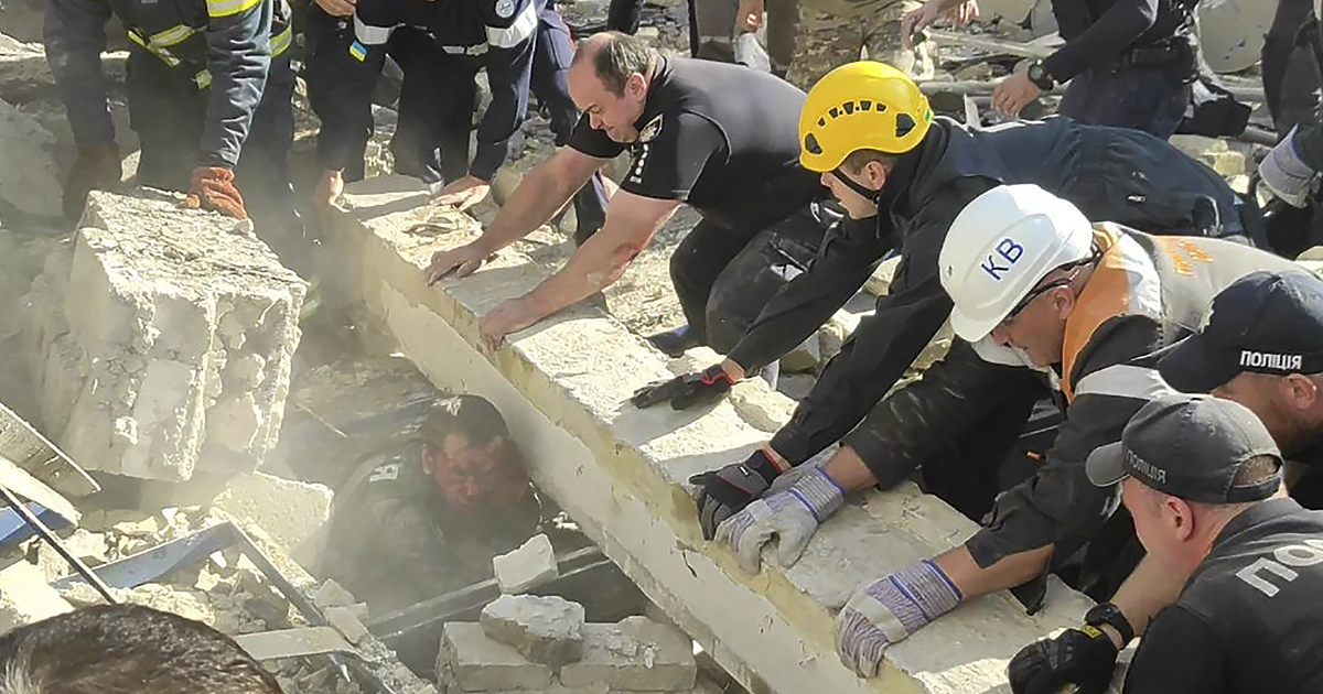 Най-малко един човек е загинал при руски ракетен удар по