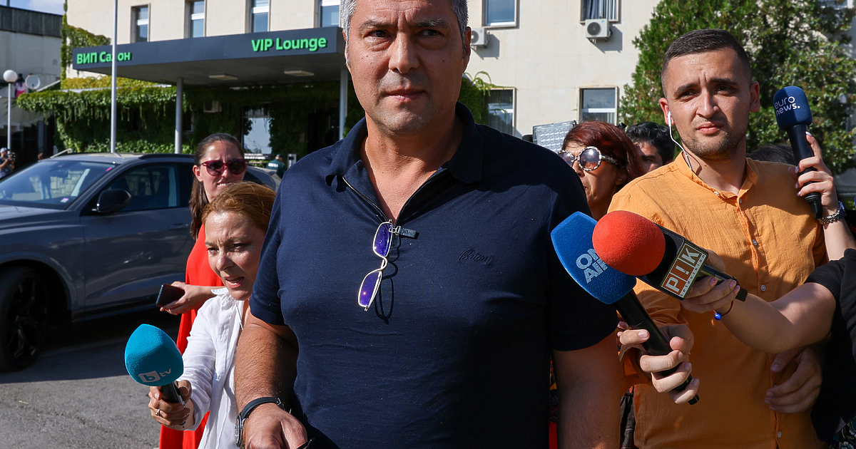 Бизнесменът Васил Божков е имал забрана да се прибере в