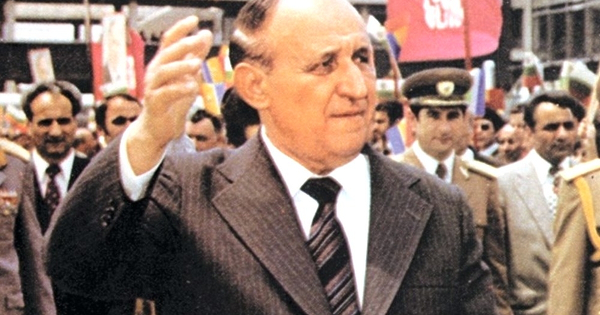 Моето познанство с комунизма се случи постфактум - роден съм половин