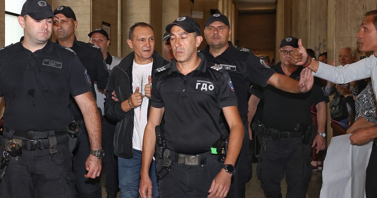 Вчера прокуратурата е предявила на бившия хазартен бос Васил Божков