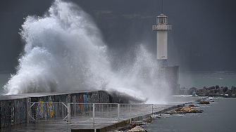 Оранжев код за опасно време силни валежи и гръмотевични