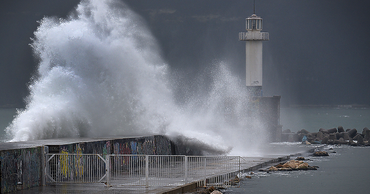 Оранжев код за опасно време - силни валежи и гръмотевични