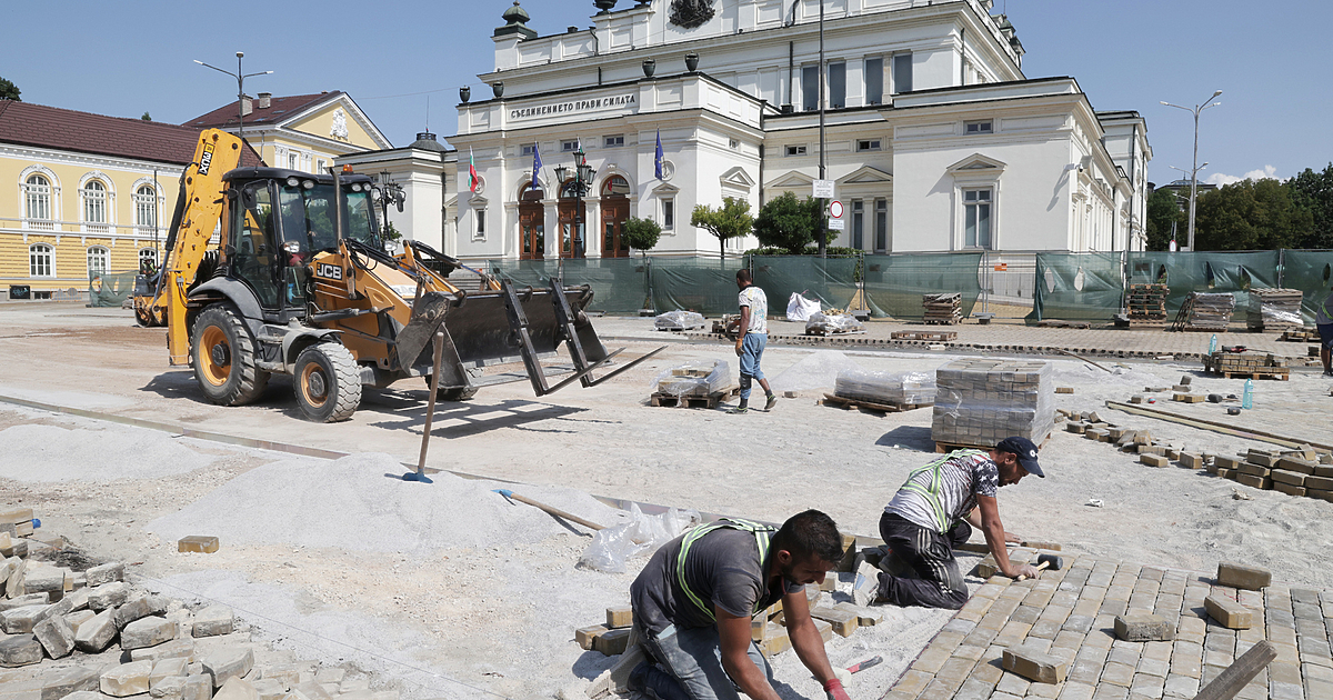 Около 70% от участъка за пренареждане на жълтите павета е