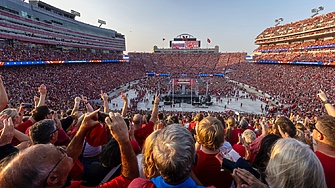 Волейболният мач от студентското първенство на САЩ между Небраска и
