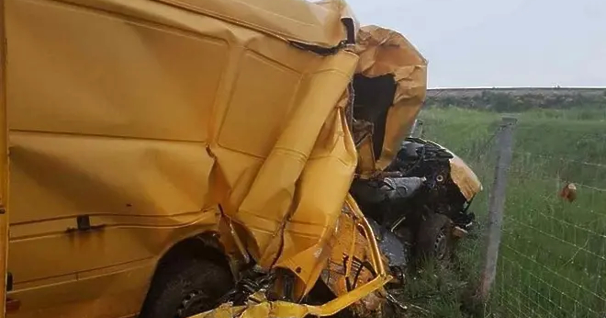 Катастрофа е станала тази сутрин между камион и микробус на