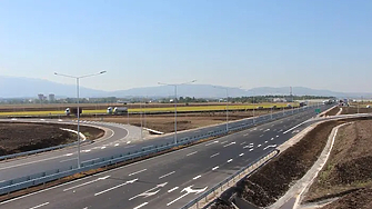 Три автомобила са прегазили и убили на място мъж на Околовръстното