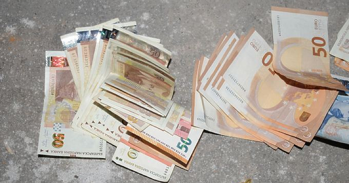 Задържаха служител на Община Несебър със 185 хиляди евро и 25 хил.