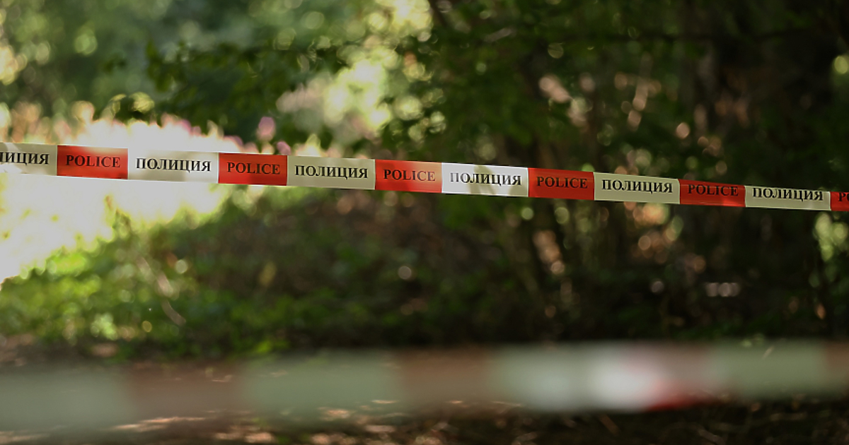 Мъж на пенсионна възраст е застрелял съпругата и дъщеря си