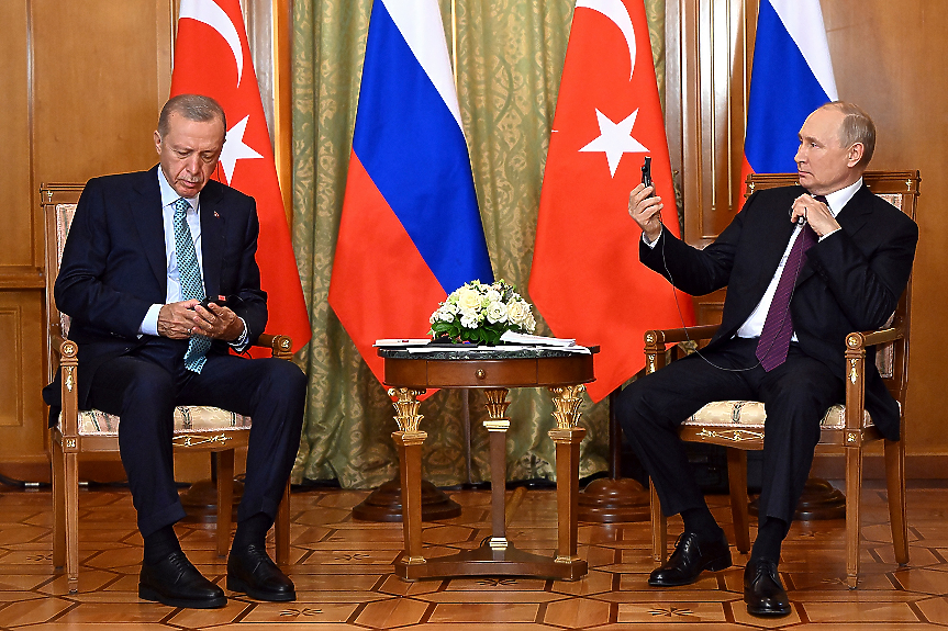 Русия, Украйна и Турция ще продължат да обсъждат зърнената сделка
