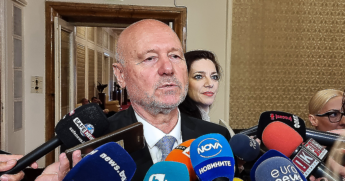 Оставката на Мустафа Емин е приета и още същия ден