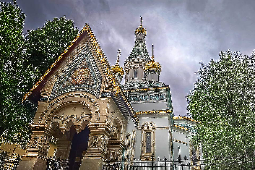 В българското подворие в Москва няма български свещеници