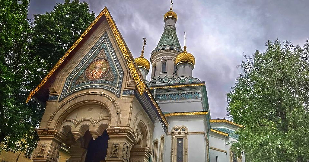 Да изгониш духовници за шпионаж в полза на държава, която