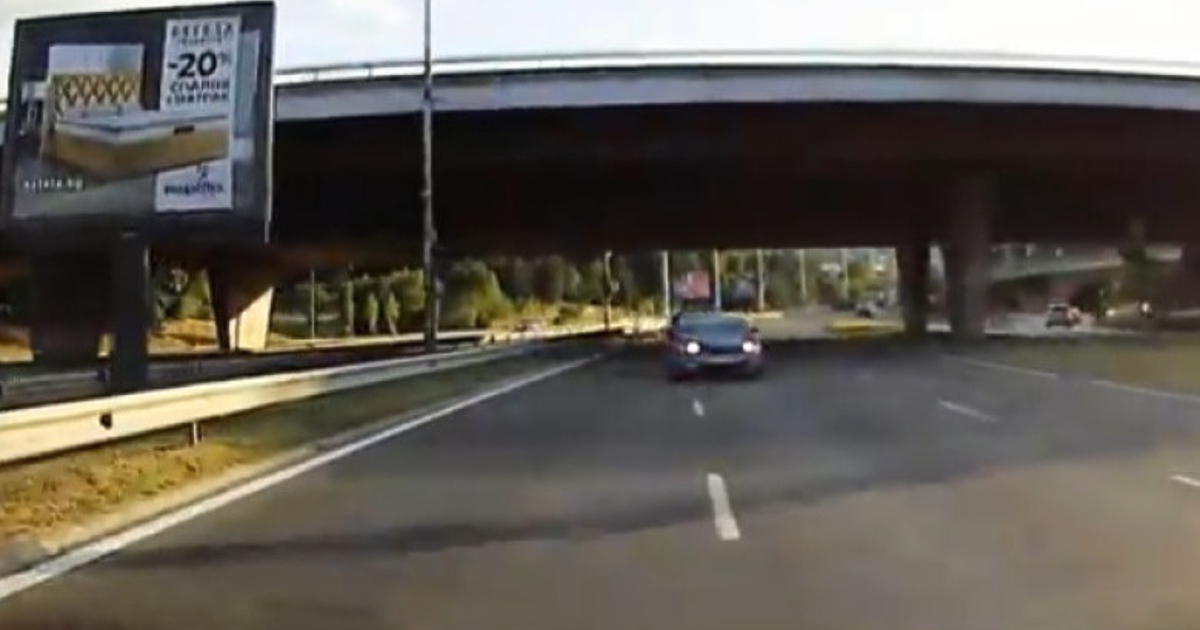 Поредният шофьор, уловен от видеорегистратор как кара в насрещното движение