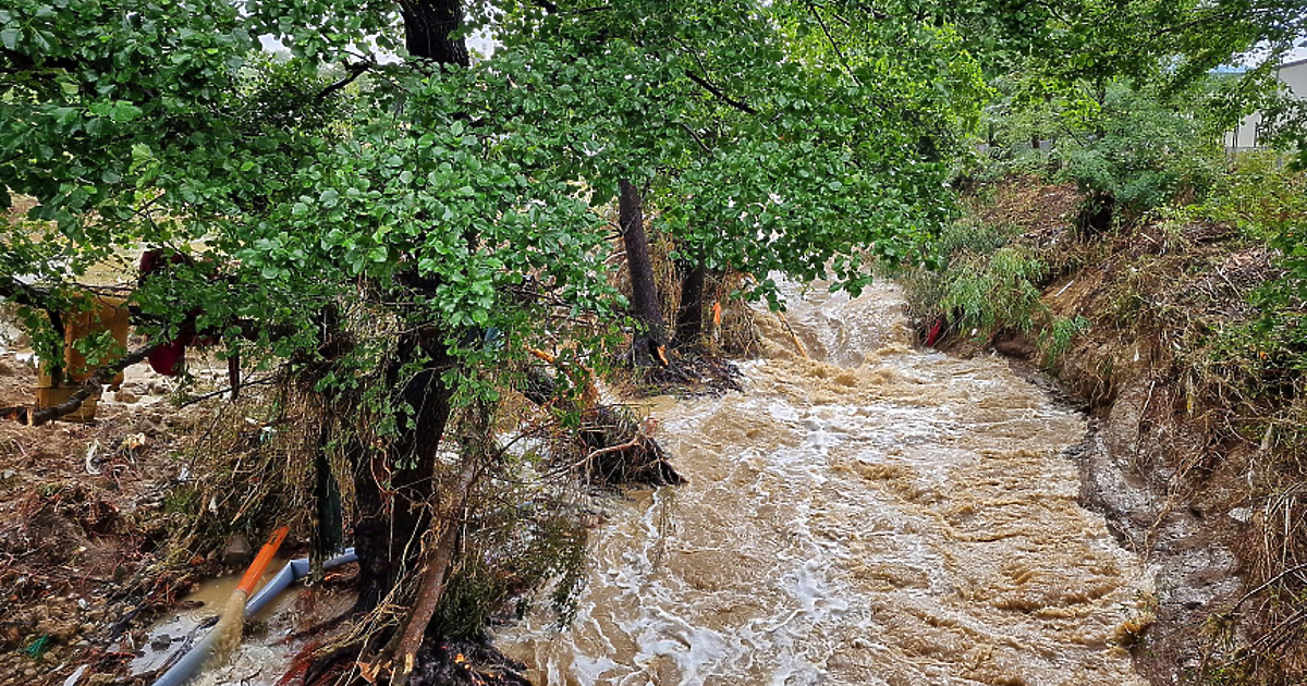 Сечта в пометения от наводнение район на Царево ще бъде проверявана
