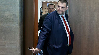 Ни то ден без Пеевски е новият парламентарен слоган Неформалният лидер на