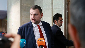 Едно непопулярно мнение Премиерът Денков направи показно̀ как се управляват кризи