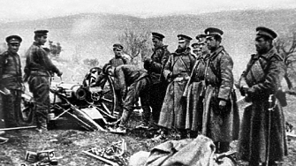 На 1 октомври 1915 г  цар Фердинанд І издава Манифест към