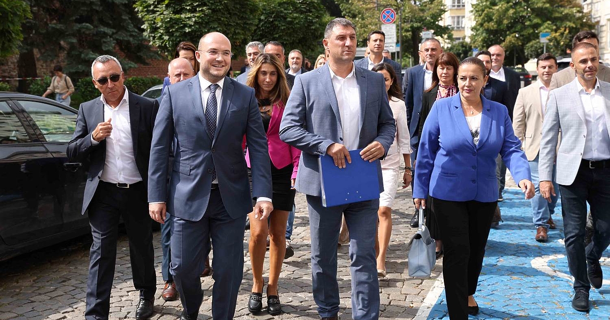 Коалицията ГЕРБ-СДС днес се регистрира за участие в местните избори