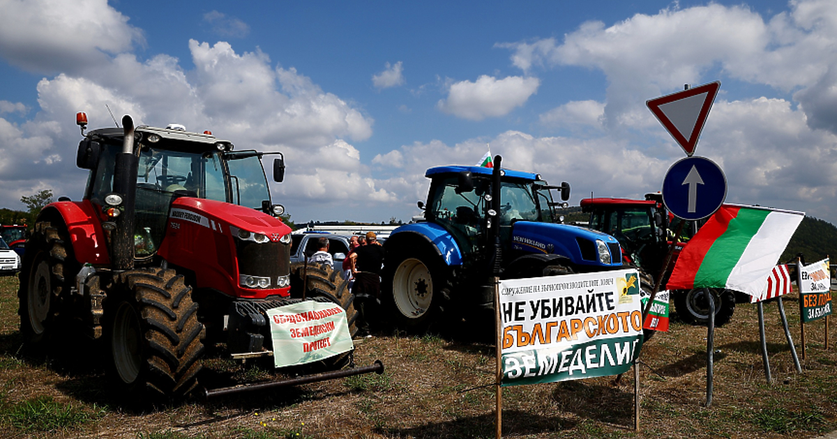 Протестни действия на зърнопроизводители в центъра на София с тежка