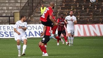 Локомотив София победи Славия с 2 1 в малкото столично дерби