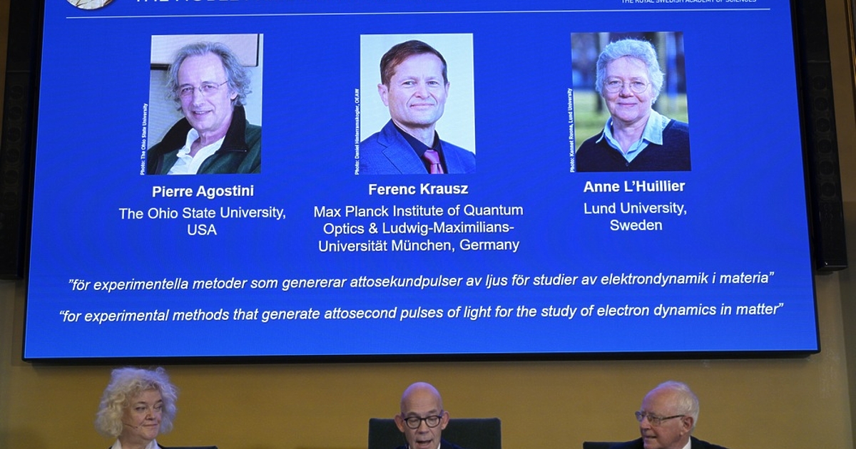 Тримата са Нобеловите лауреати за 2023 г. за физика. Те