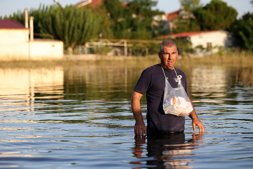 Гърция въведе таван на цените на стоки от първа необходимост в наводнените райони