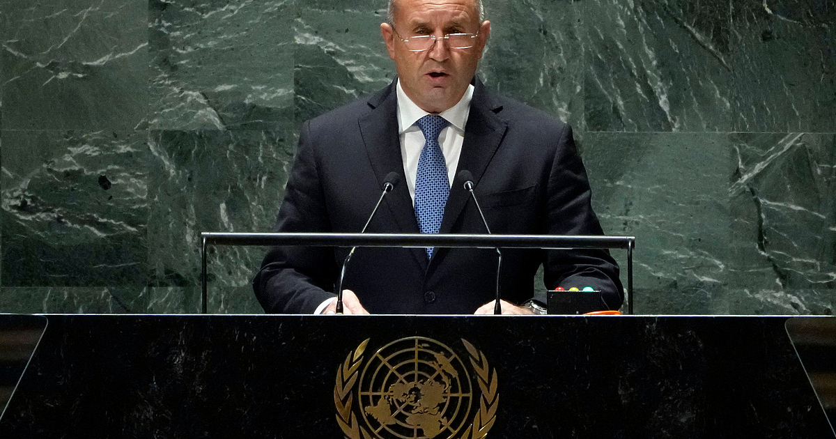 Президентът Румен Радев си позволи безпрецедентен за него критичен тон