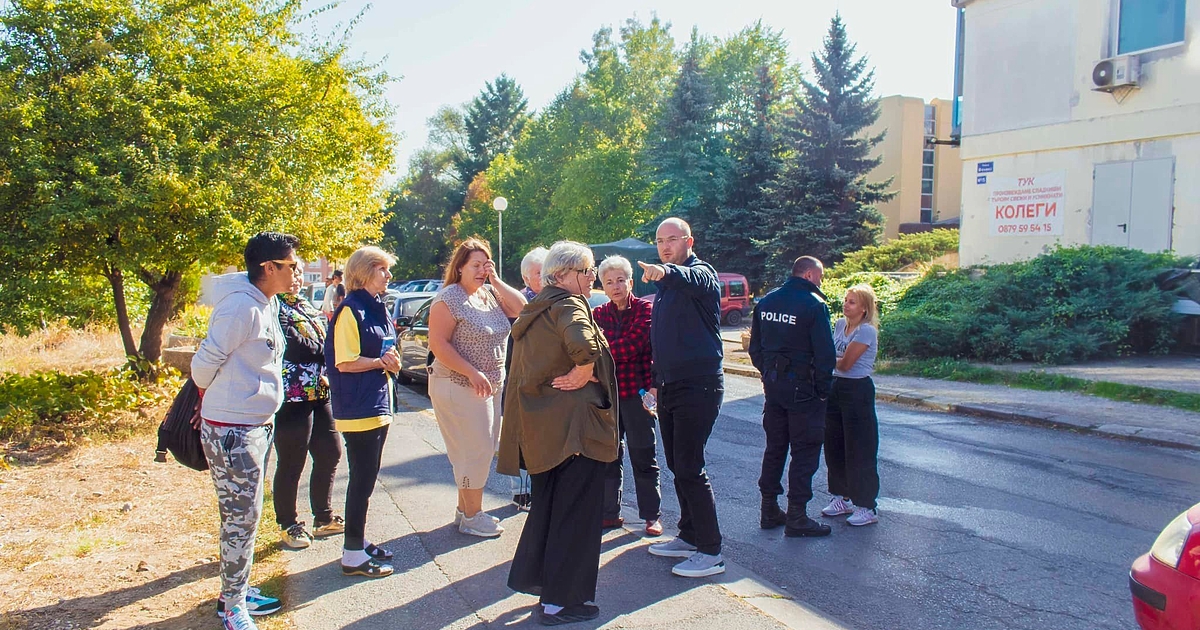 Въпреки забраната на общината на спрения строеж пред бл. 29