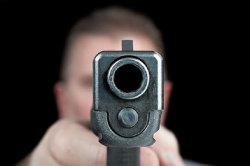 16-годишен извади пистолет срещу съучениците си в Банкя