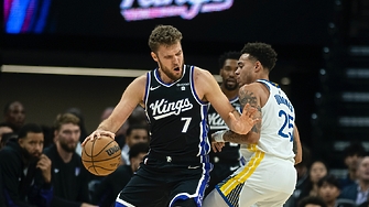 Александър Везенков игра 16 49 минути за тима си Сакраменто Кингс