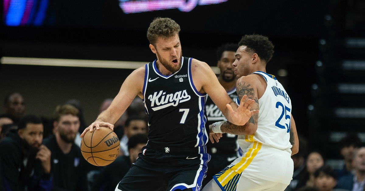 Александър Везенков игра 16:49 минути за тима си Сакраменто Кингс,