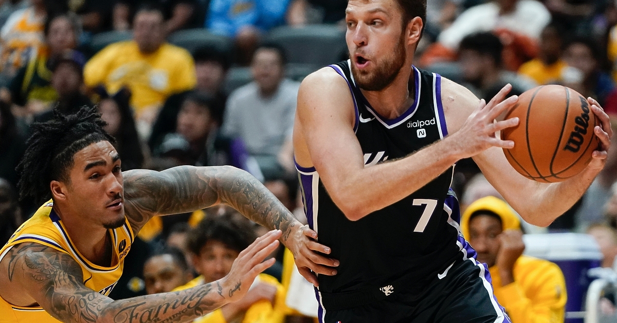 Александър Везенков игра 21:46 минути и вкара 7 точки във