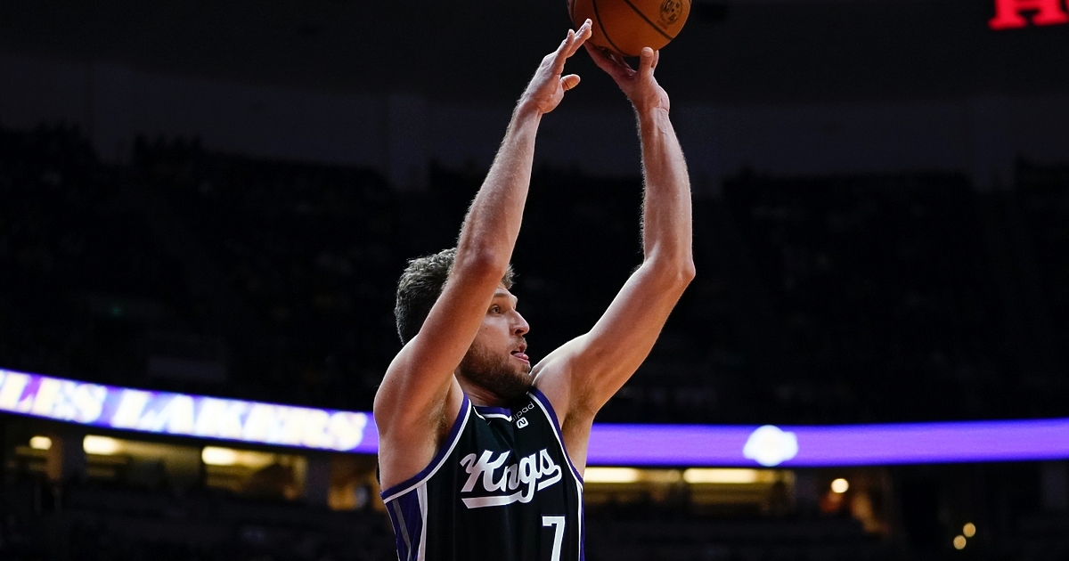 Сакраменто Кингс с Александър Везенков записа първа и единствена победа