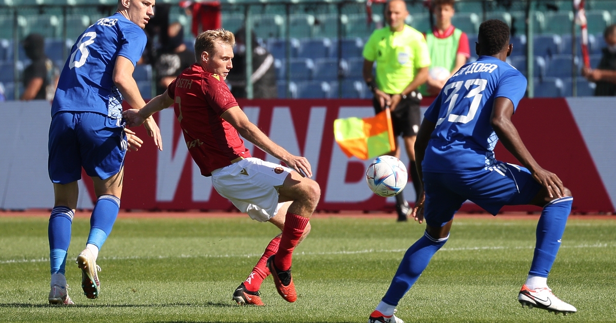 ЦСКА-София и Левски завършиха 1:1 пред малко повече от 30