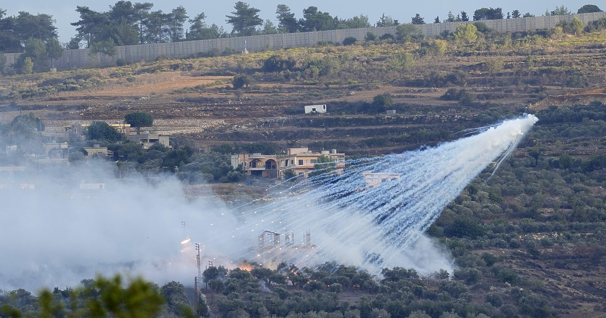 Израелската армия обвини днес ливанската шиитска групировка Хизбула, че се