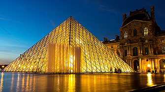 Париж е градът на блясъка и модата на романтиката и