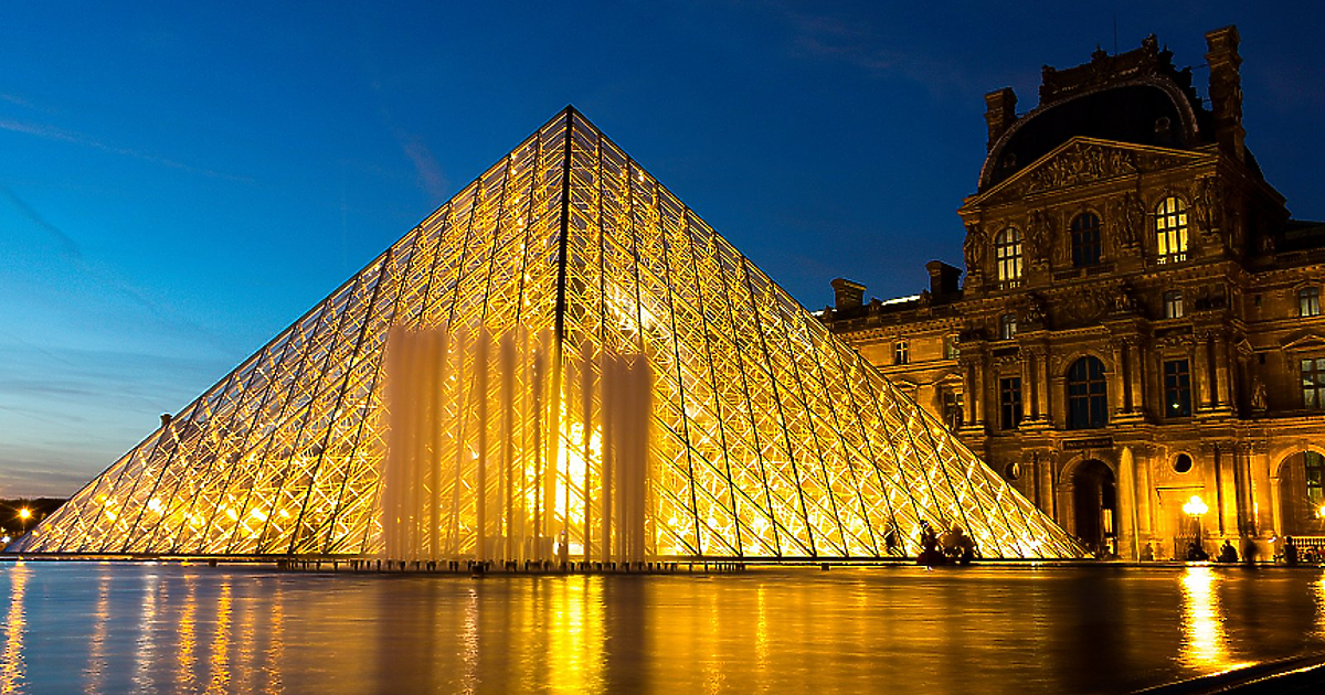 Париж е градът на блясъка и модата, на романтиката и