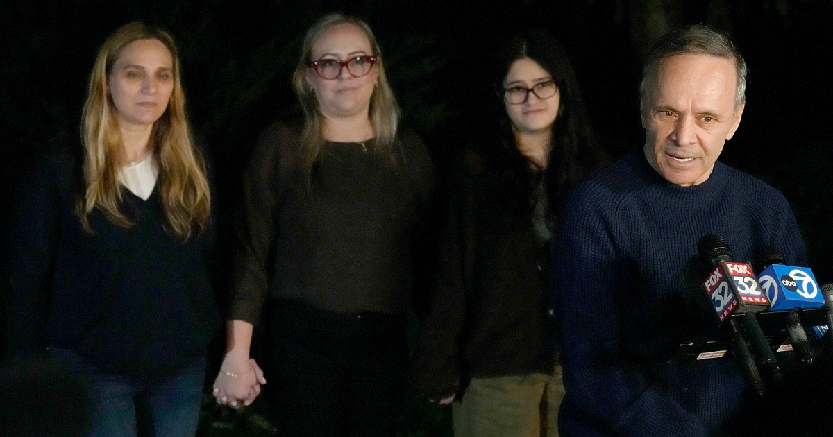 Двете американки, които бяха освободени от Хамас, се събраха със семейството