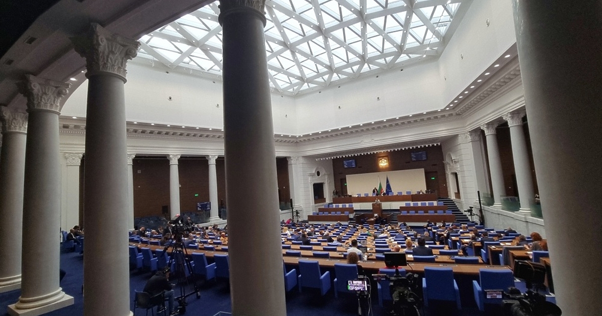 Обсъжданията на промените в Конституцията тръгнаха в парламента, макар и