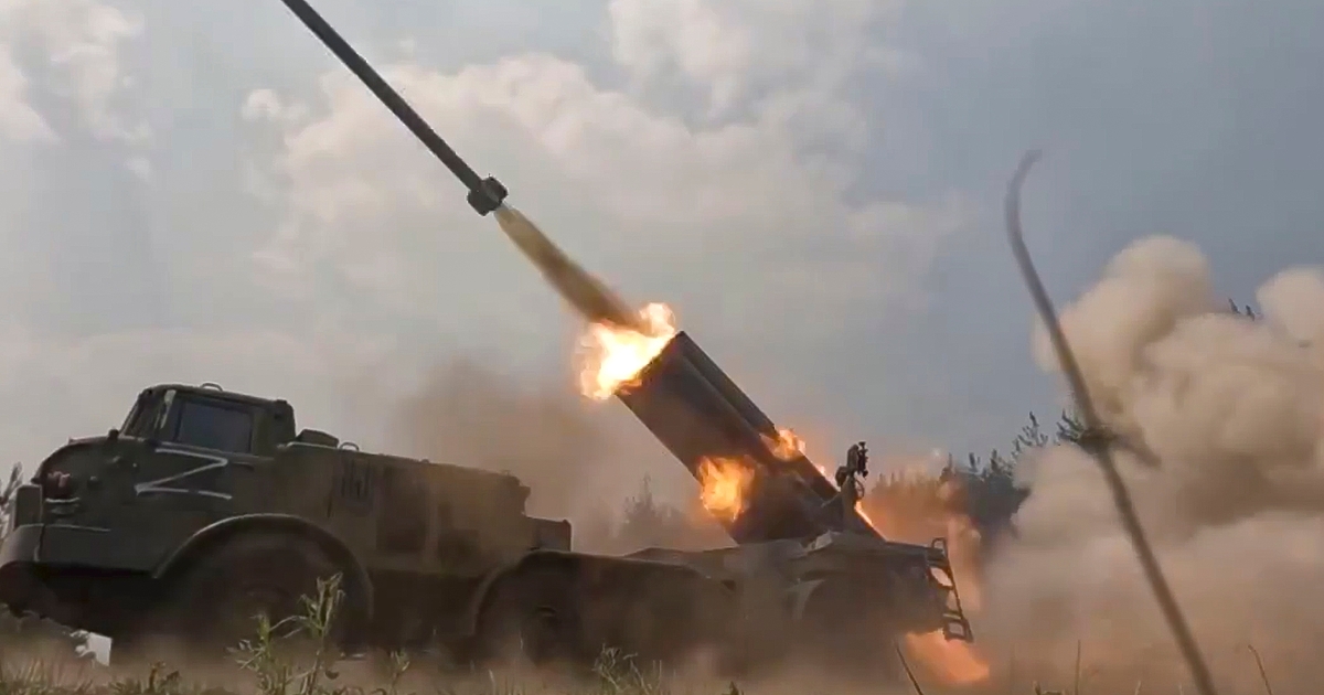 Руските войски продължават опитите да обкръжат източния украински град Авдиевка,