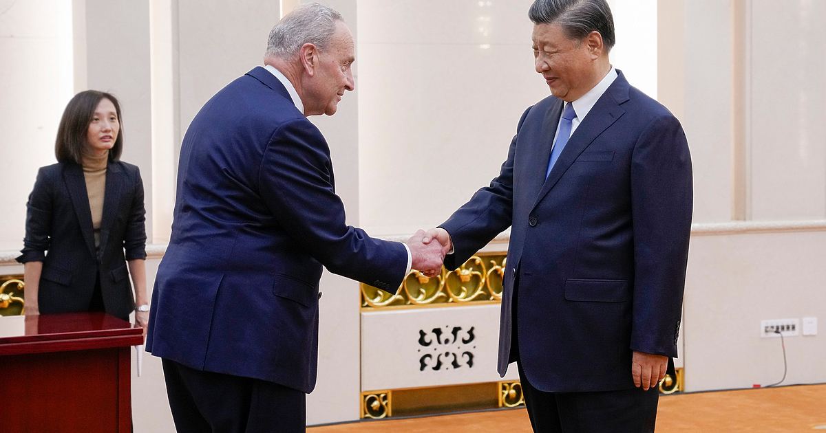 Китайският президент Си Цзинпин се срещна днес с делегацията сенатори