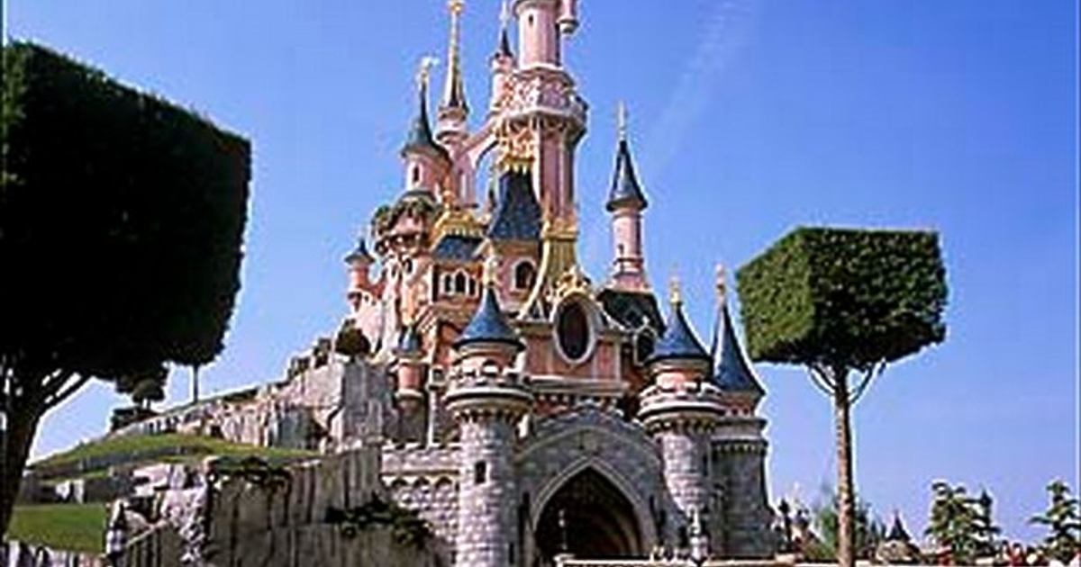 Френски влак, превозващ членове на Европейския парламент (EП) и техните