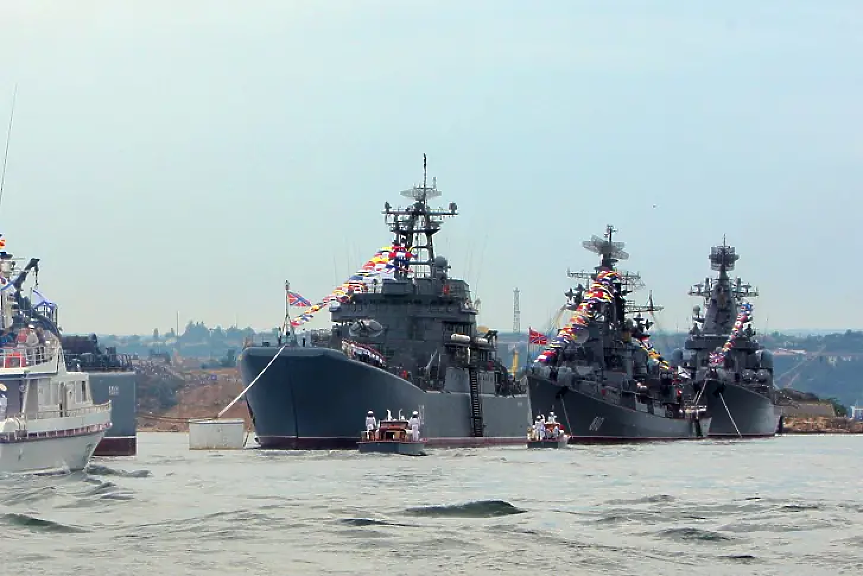 Украйна повреди един руски кораб в Керч след атака с 15 крилати ракети