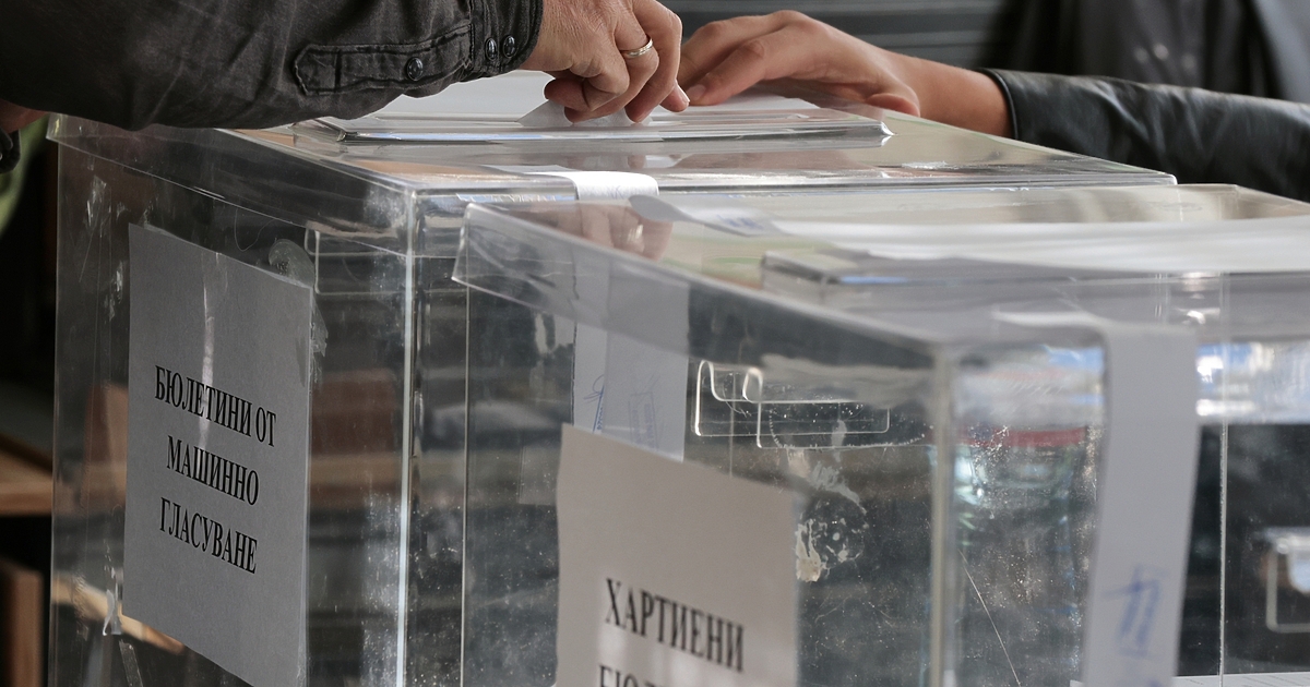 Лидерите на политически партии започнаха от рано сутринта да дават