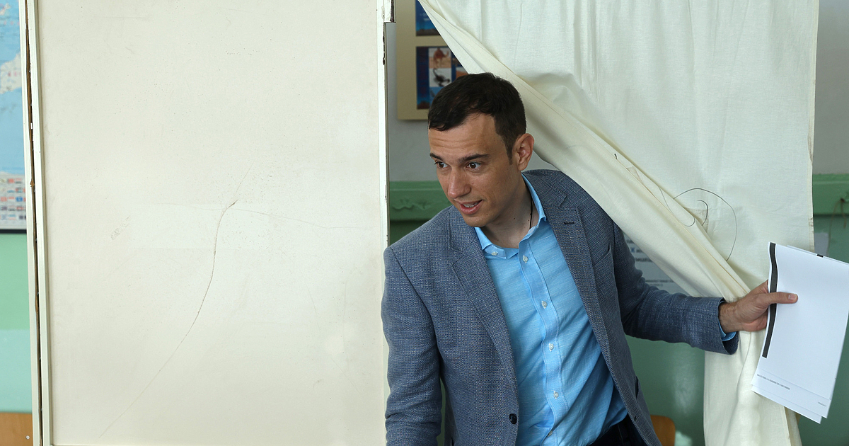 Продължавам битката да бъда кмет на всички софиянци.Това каза Васил