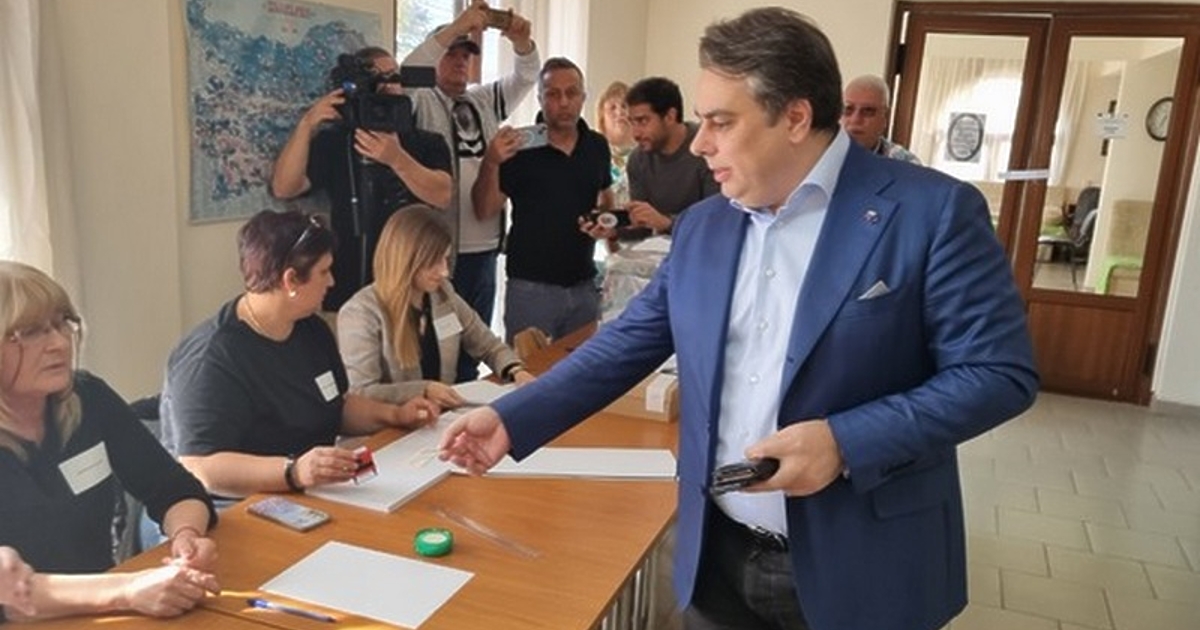 Вотът на финансовия министър Асен Василев бе отказан днес в