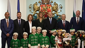 Снимка БТАПоздравът между премиера Денков и председателя на НС Росен