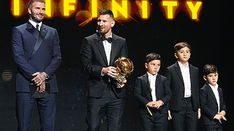 Безкрайност И своеобразно предаване на футболния трон бъдейки на футболния